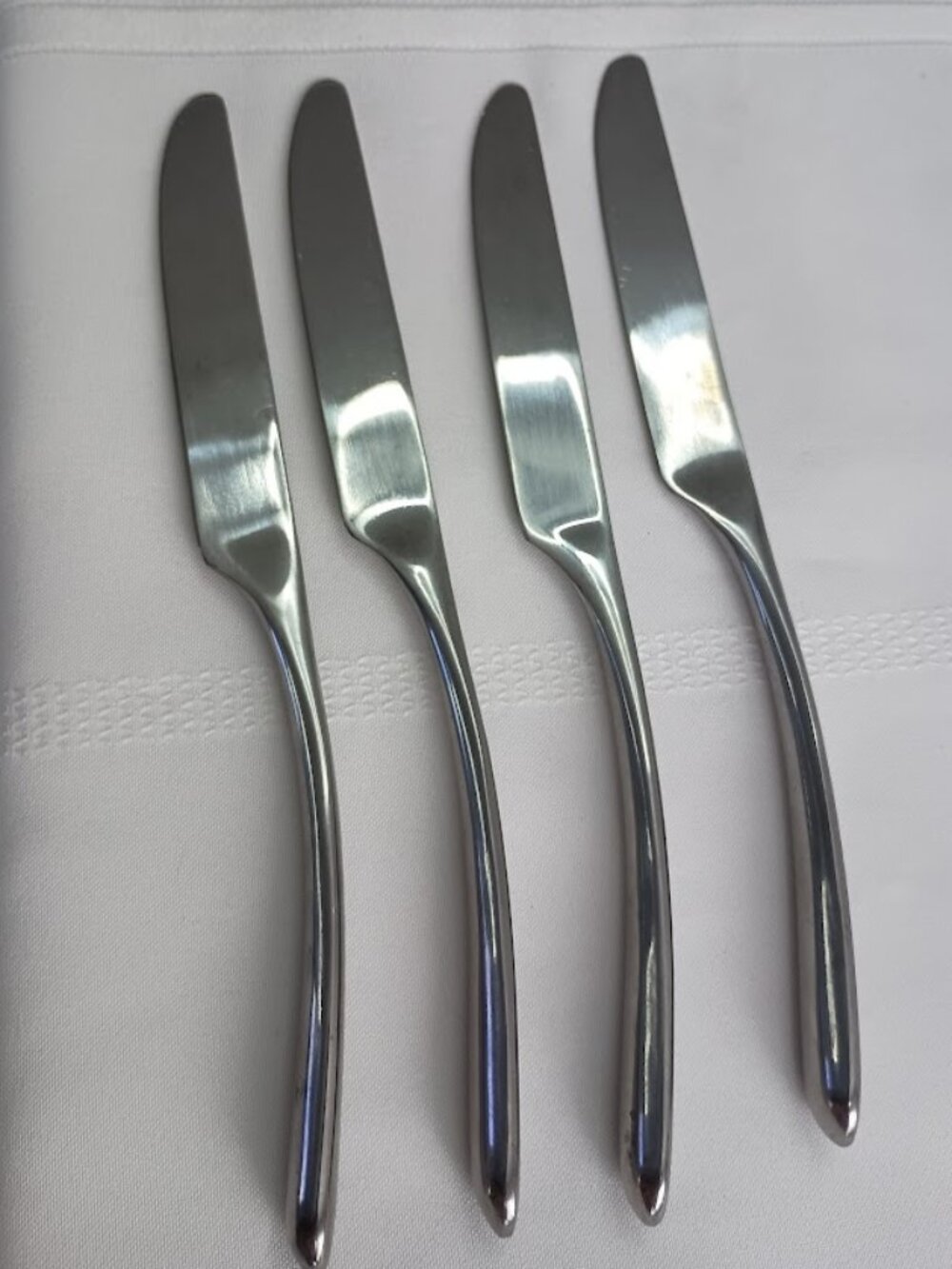 Set of Four Hampton Silversmiths Stainless Dinner Knives with Curved Handles